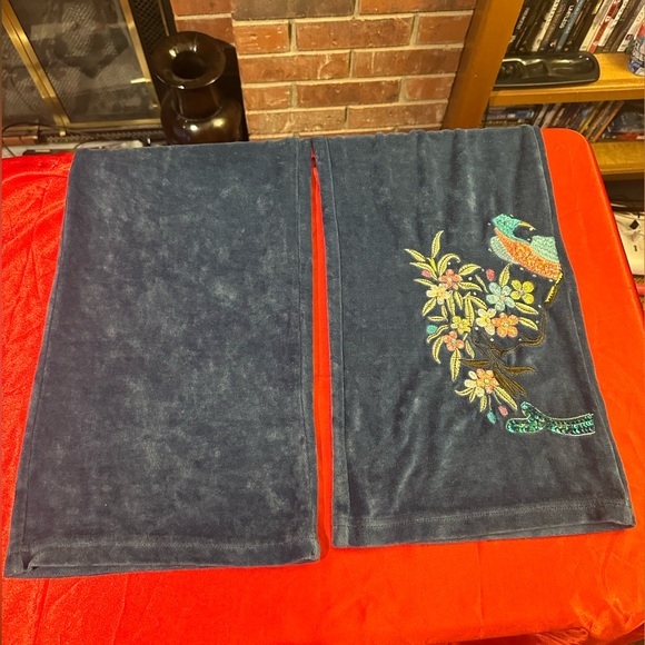 WOW POSHMARK - Authentic BCBG Maxazria Velour Embroidered Pants - Picture 11 of 12